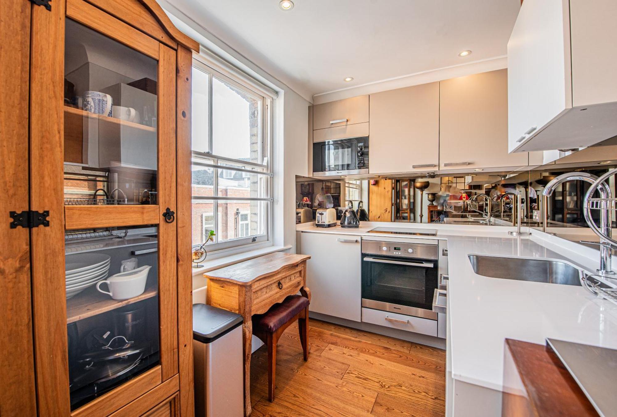 Stylish 1-Bed Flat In Soho - Prime Central Londra Dış mekan fotoğraf