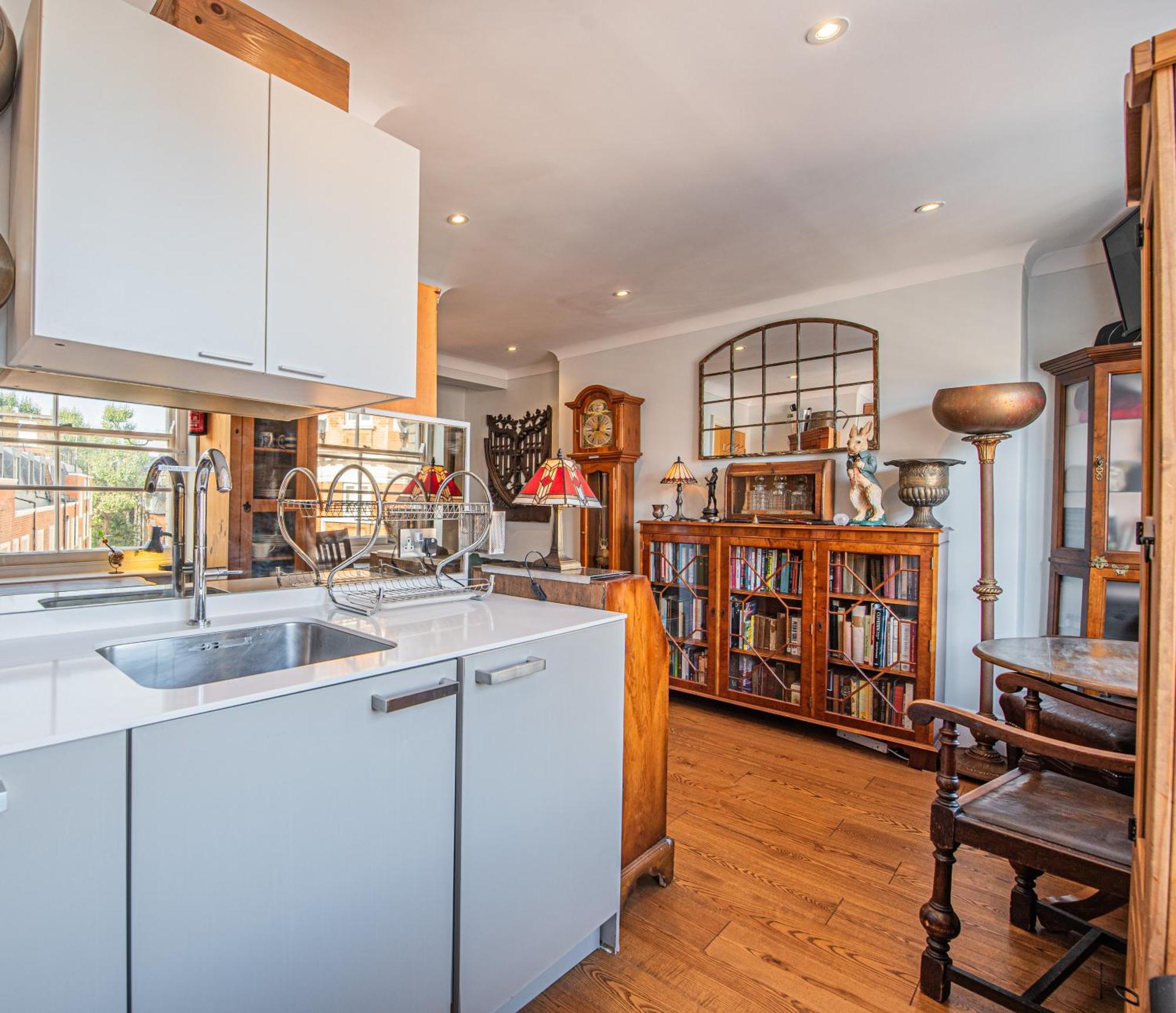 Stylish 1-Bed Flat In Soho - Prime Central Londra Dış mekan fotoğraf